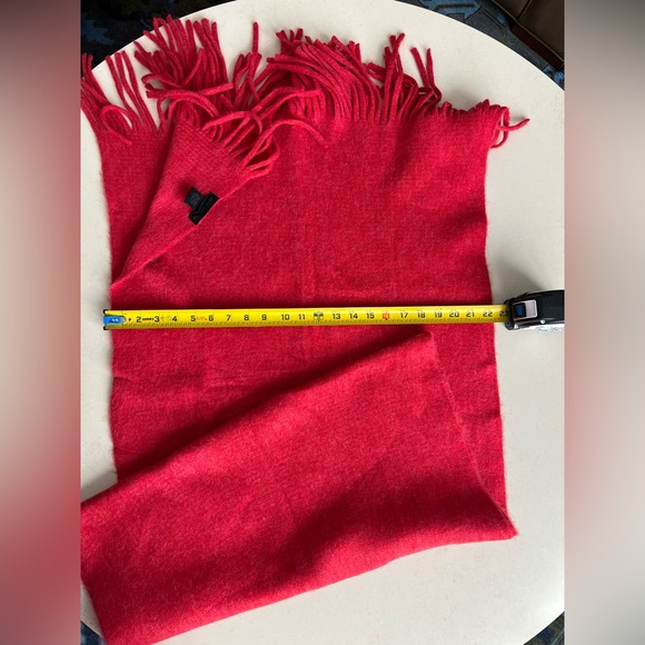 β€οΈLike New Steve Madden Super-Soft Thick Plush RED Muffler Scarf Wrap 22.5"x76" - Picture 9 of 16